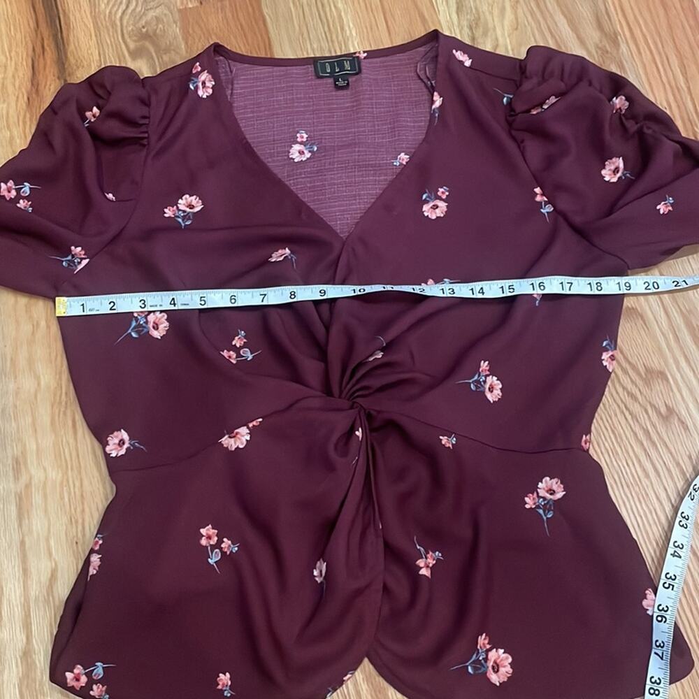 OLM floral blouse with twist front and gathered sleeve size large - Picture 6 of 7